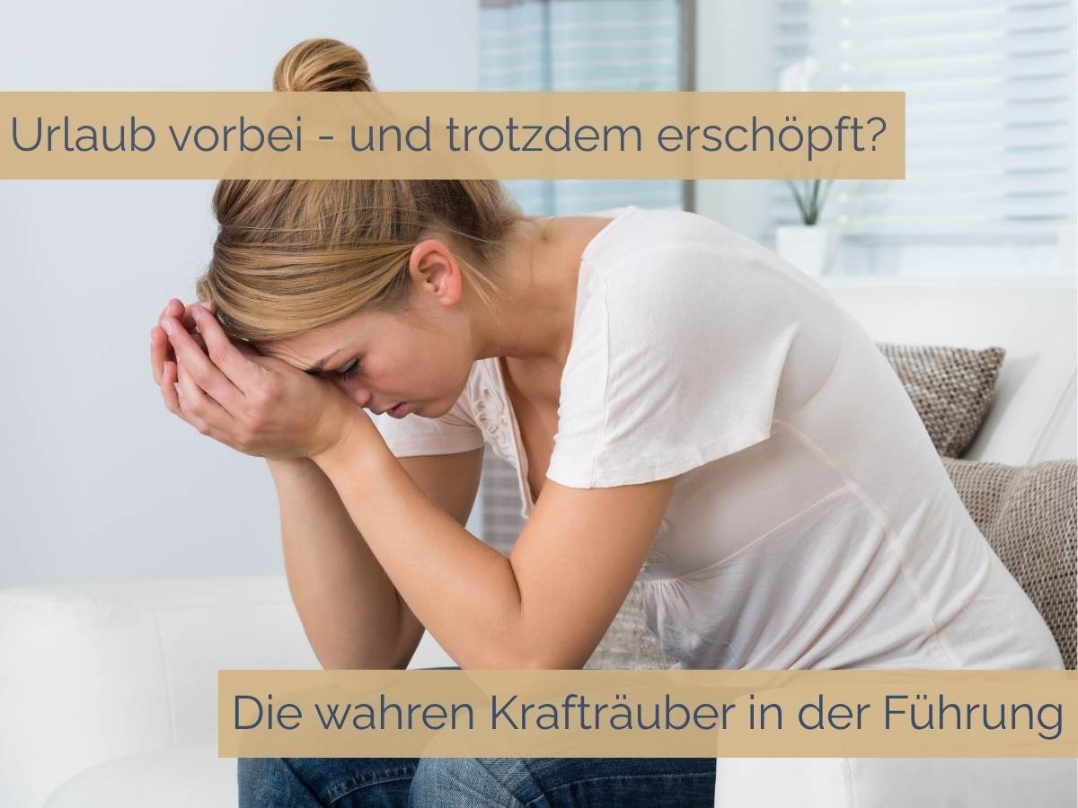 kraftraeuber - junge Frau erschoepft und traurig auf sofa